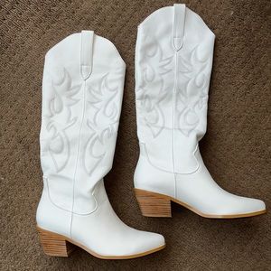 Brand New, Never Worn, Classic Tall White Western Boots, size 8